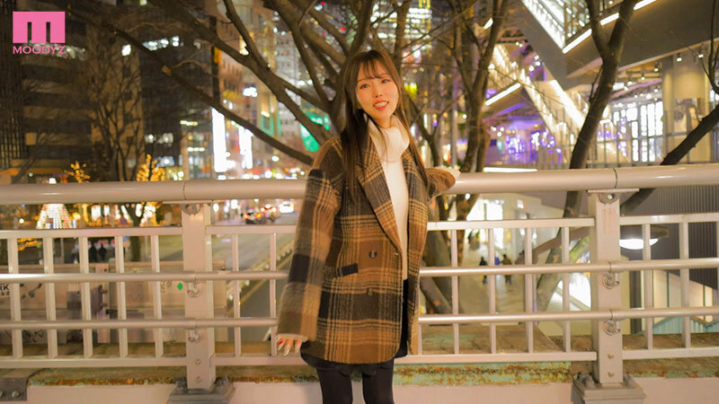 AV女優になった元カノ幼馴染と再会 久しぶりに会った彼女が垢抜けて可愛くなってたのでついデートに誘ったらまさかのOK あの頃は、ウブすぎてキスまでしかできなかった僕らはホテルに泊まって初めてのセックスなのにめちゃくちゃ中出ししまくった。 新井リマ