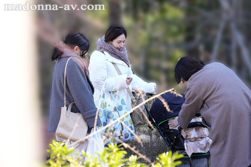 巨乳ママ借金取り立て自宅訪問レ×プ ～夫、息子、ママ友のすぐ傍で…～ 木村玲衣