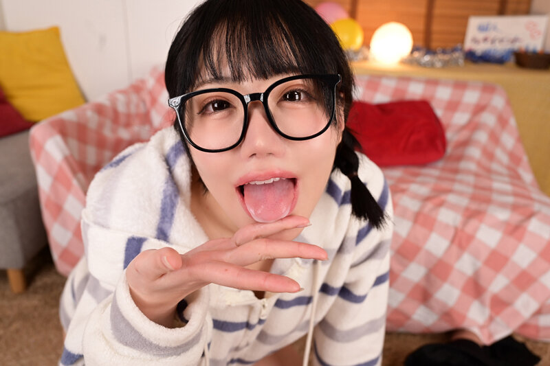 【VR】【8K】地下ドルの唾液たっぷり◆キスキス騎乗位VRベロチュウ接近・唾飲み放題・圧倒的多幸感【裏OP・初回限定】真面目な地下ドルのエロすぎる濃厚体液交換にトロけ過ぎて沼ってしまった僕『やや』