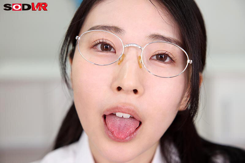 【VR】【8K】地味で真面目な図書委員の皆月さんは、実はドスケベ変態女。射精しても抜かずに腰振られ杭打ちピストンで連続中出し! 皆月ひかる