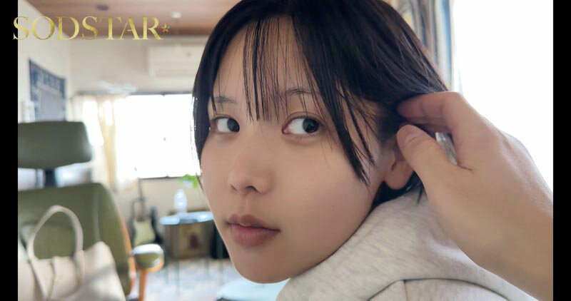 「3日間すっぴんで過ごす彼女と休日4SEX」付き合って1ヵ月の僕らは仕事終わりの金曜日に僕の家の最寄り駅で待ち合わせをして、初めてお泊りをした。翌日彼女は帰る予定だったけど、まだずっとそばにいたくて、週末はずっと僕の家でSEXをしていた。そんな何の変哲… 柴崎はる