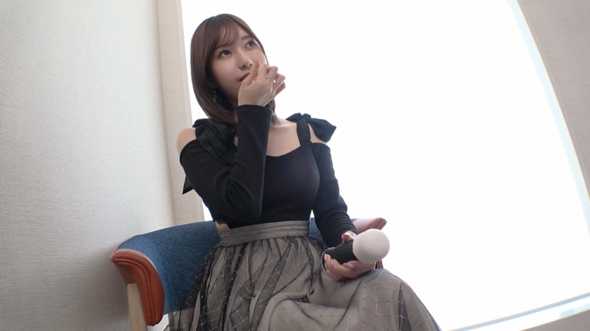 【ホワイトデー前×美人アパレル店員】春一番に舞う白上着のゆったり系美女を渋谷でナンパ！カフェ巡り好きの手作りお菓子に隠された秘密。ゴールドブラ&パイパン最強ま○こで潮吹き連発！！ マジ軟派、初撮。 2196