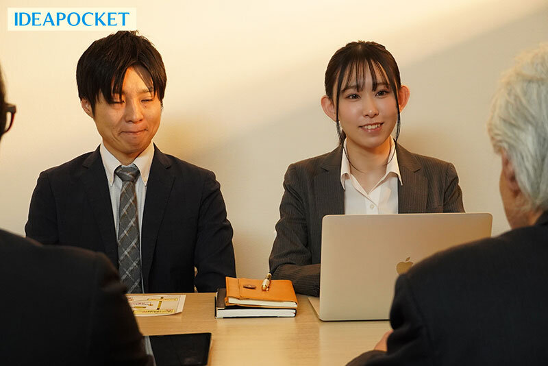 出張先が記録的豪雨で妹みたいな先輩と突然相部屋に… 童貞の僕に悪ふざけ誘惑してくる女上司の意外すぎるスリム巨乳に我慢できず朝まで何度もSEXしまくった 月城りり香
