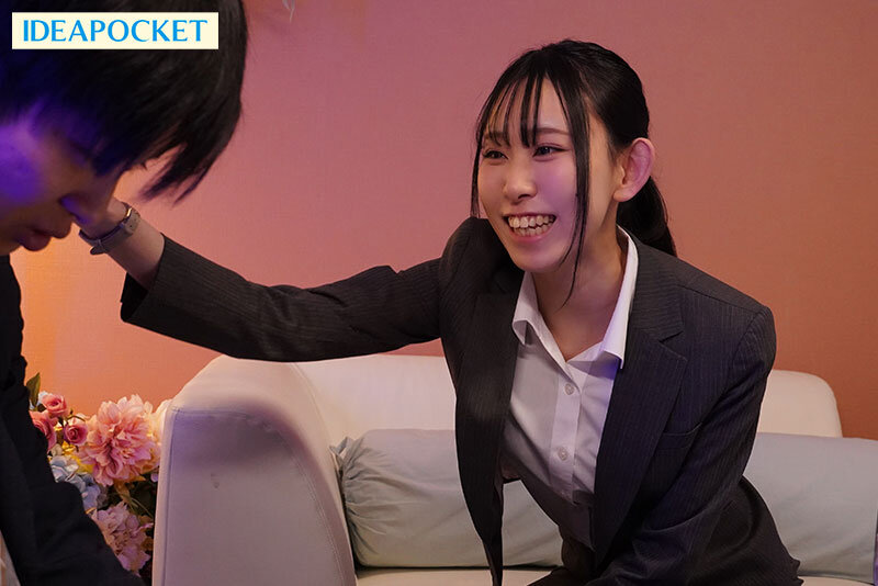 出張先が記録的豪雨で妹みたいな先輩と突然相部屋に… 童貞の僕に悪ふざけ誘惑してくる女上司の意外すぎるスリム巨乳に我慢できず朝まで何度もSEXしまくった 月城りり香