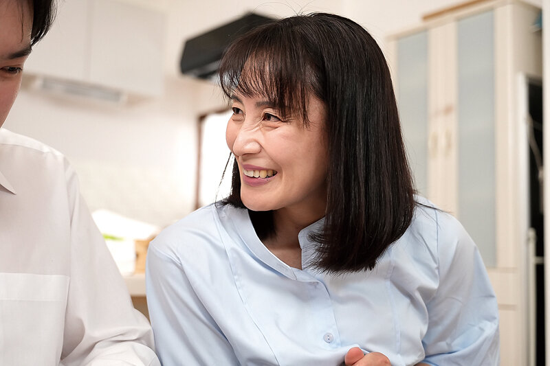 優しくてキレイなお義母さんに恋をしてしまった僕 平岡里枝子