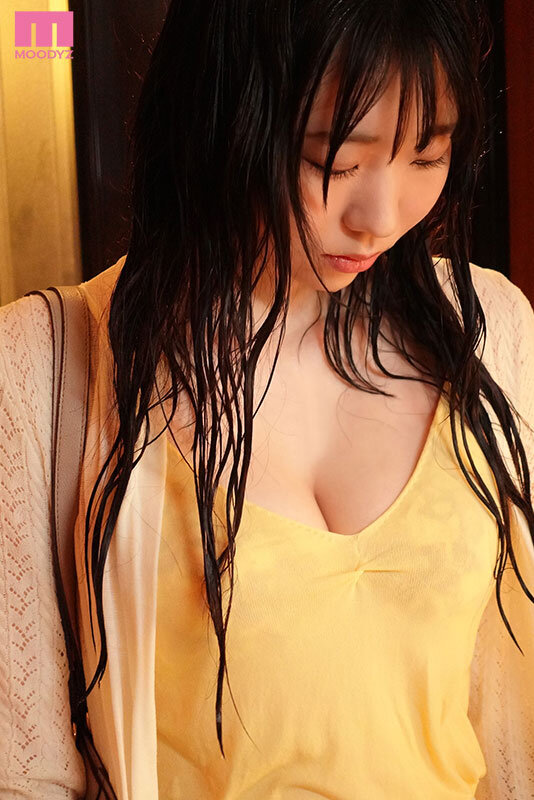 彼女の姉の濡れ‘神乳’誘惑がエロすぎて…。彼女が不在の24時間、一生分の精子出すほどハメまくった…! 百田光稀