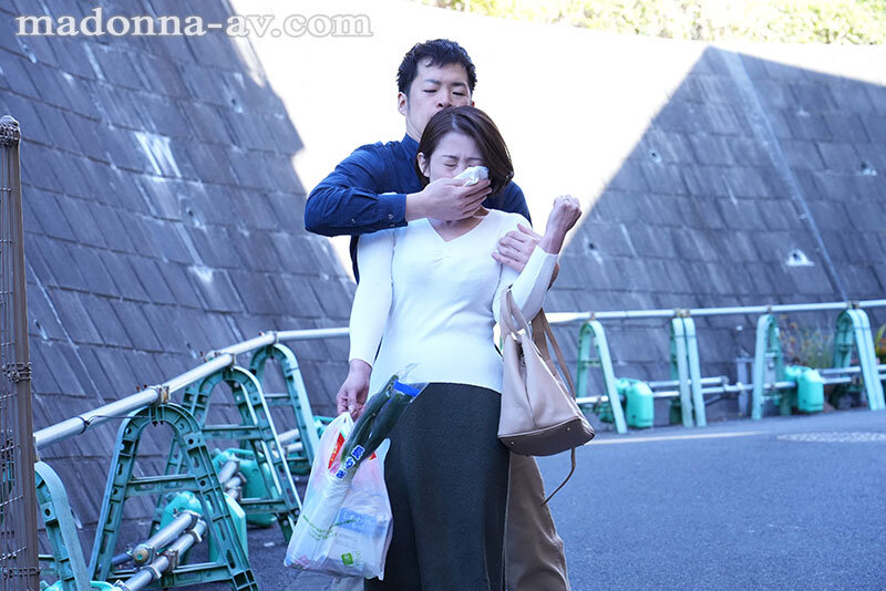 人妻を拘束椅子に放置して2時間…唾液だらだらのイグイグ変態女に育った話。 友田真希