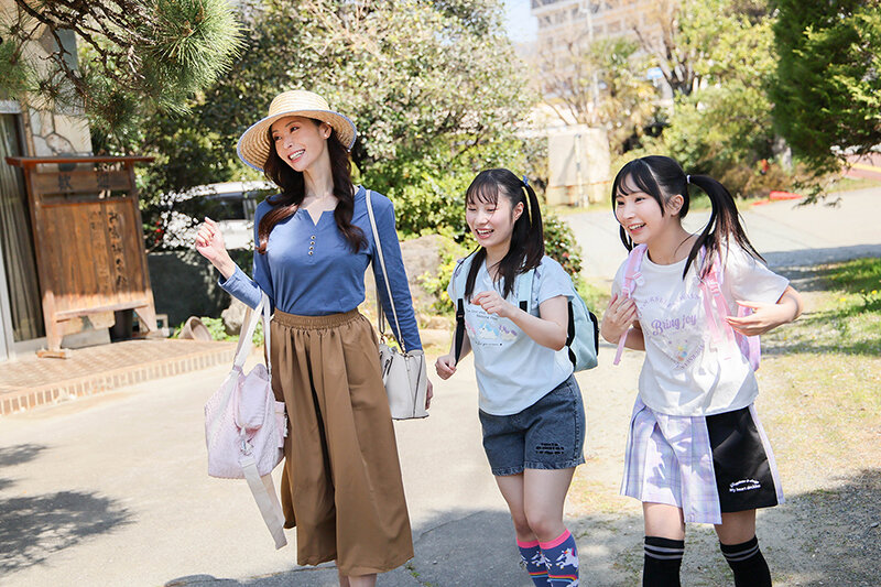 温泉旅行で姪っ子二人にレズられおもちゃにされた私 VOL.2