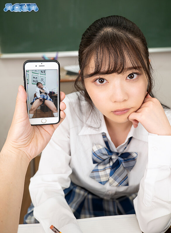 【VR】ネットで拾ったエロ動画をオカズに目の前でバレないようにシコる