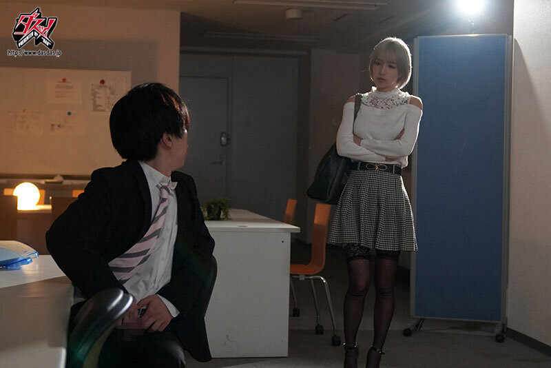 知人デリヘル。本番ナシのデリヘル呼んだら、高圧的な先輩がやってきた。 百永さりな