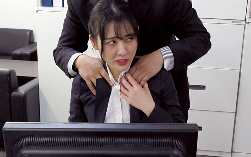 社内で課長に毎日セクハラ痴●され絶頂…抗っていたはずの快感が忘れられず自らデカ尻で誘惑し中出し懇願するアラサーOL 祈山愛