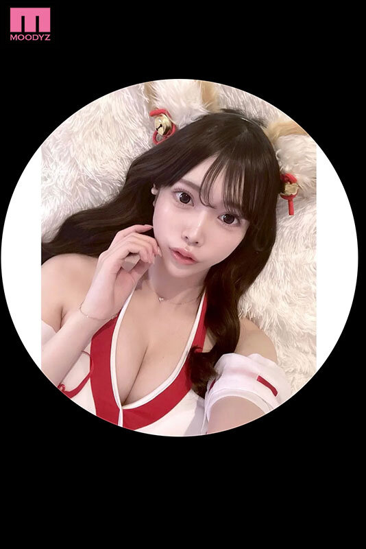 新人 ただ好奇心で応募してきたエッチな素人娘は実は、人気コスプレ配信ライバーだった！SNSの世界から出てAV デビュー！！ねねちゃん