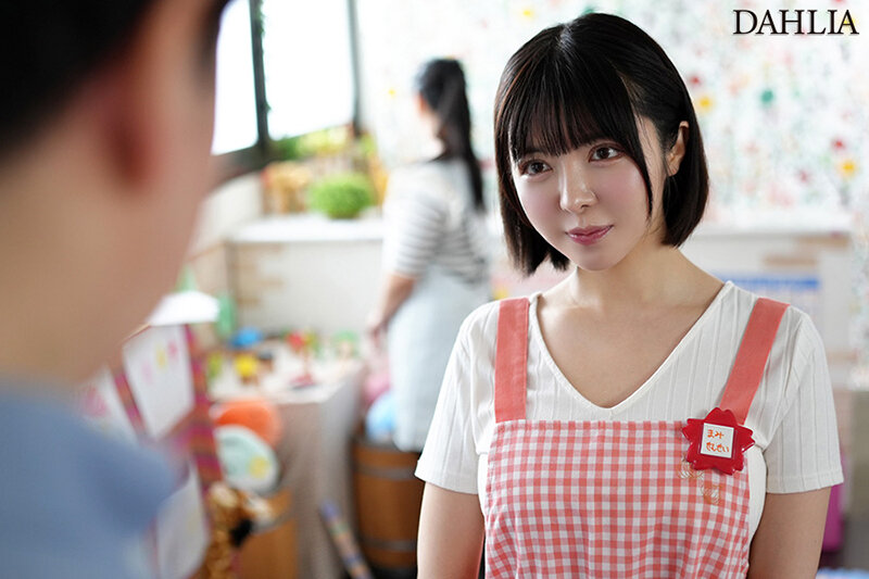 「だって…パパさんの事が好きな性癖なんだもん。」娘達の担任保育士さんの誘惑不倫でチ○ポは狂わされ、寝取られました。 善場まみ