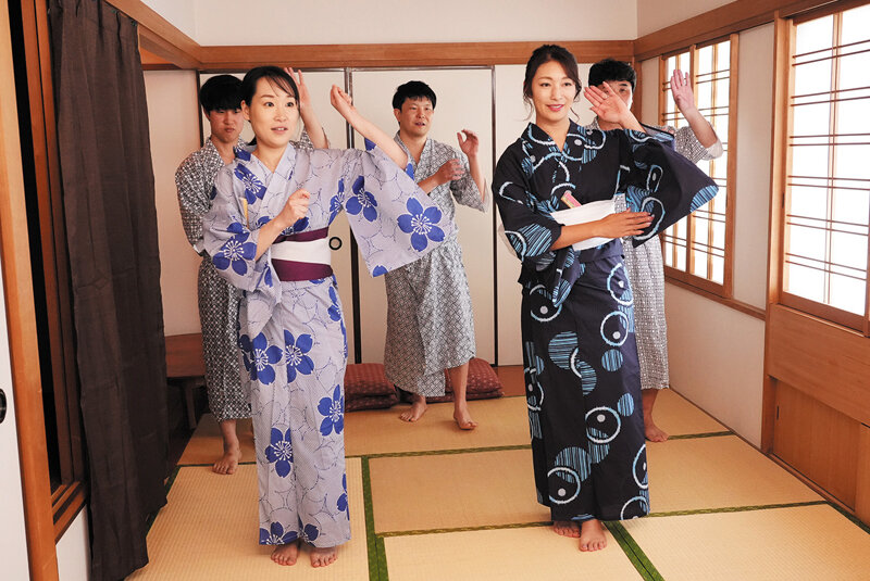 納涼堕ちる浴衣妻 夏祭り盆踊りの稽古中…地元の助平な殿方達の黒光りする極太巨根をぶちこまれて… 小早川怜子