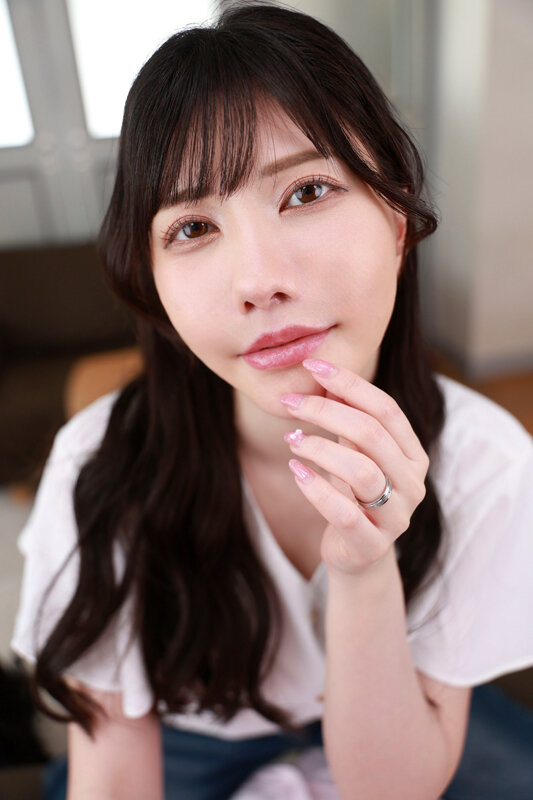 【VR】欲求不満な美人妻と体を重ねる昼下がり…旦那の居ぬ間にボクの家にやってきては舌をベロベロと絡みつかせ、濃密に求め合う唾液まみれのベロキス不倫。 藍芽みずき