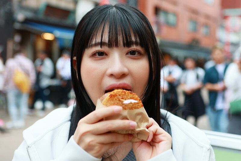 天然爆乳田舎娘のノーブラ東京観光~杏奈ちゃん(Gカップ・97cm) 花柳杏奈
