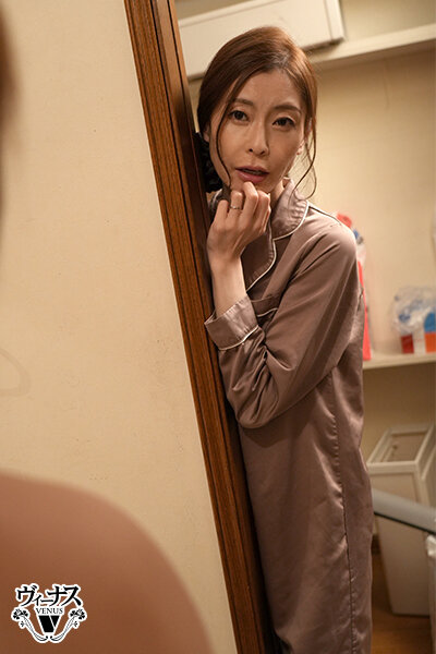 お義母さん…そこはっ！！セックスがしたくて義息の元気なオチンチンを支配しようと企てる嫁の母親 葵百合香